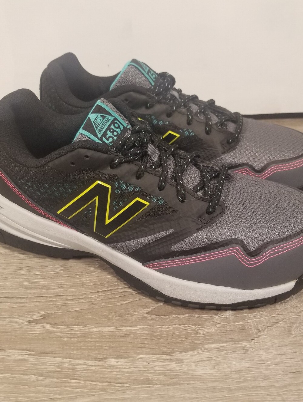 New Balance 589v1 Composite Toe Safety Work Shoes Black/Gray Women’s 9.5 Wide